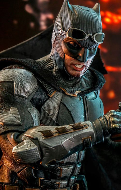 Figura Batman Tactical Batsuit Version - Zack Snyder's Justice League - Sixth Scale - Hot Toys
